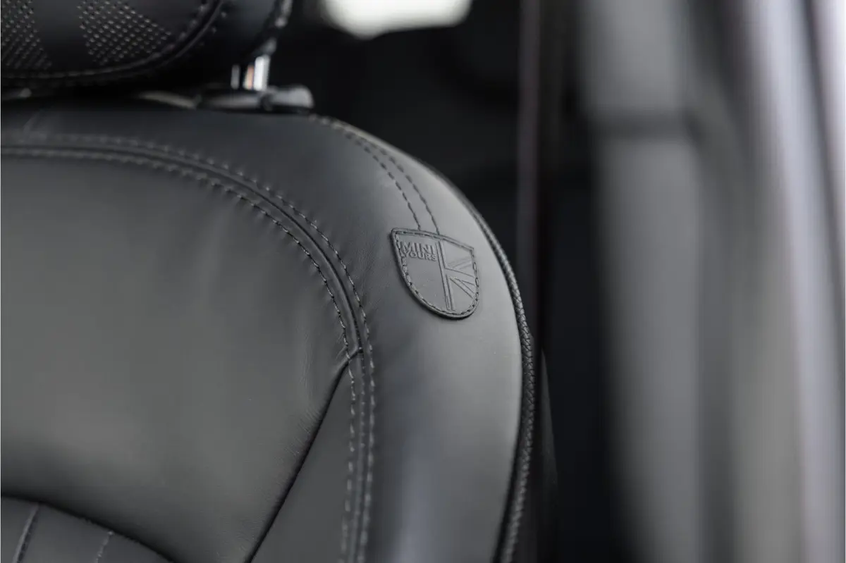 1.5 Cooper ALL4 Leder / Camera / 18 inch / Carplay