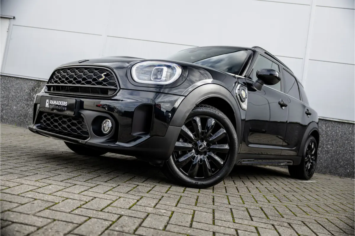 1.5 Cooper ALL4 Leder / Camera / 18 inch / Carplay