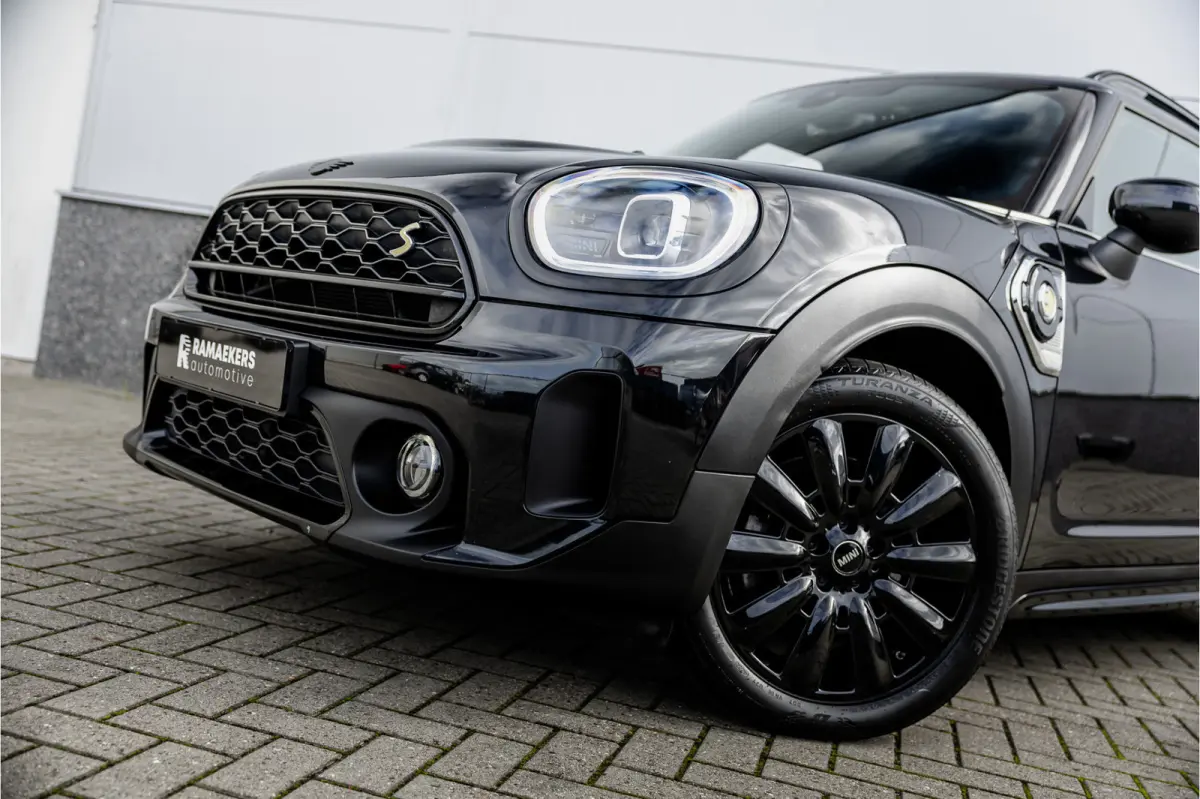 1.5 Cooper ALL4 Leder / Camera / 18 inch / Carplay