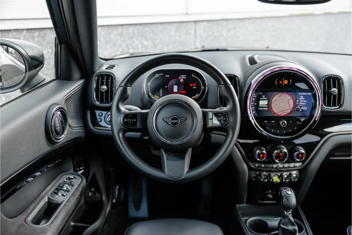 1.5 Cooper ALL4 Leder / Camera / 18 inch / Carplay