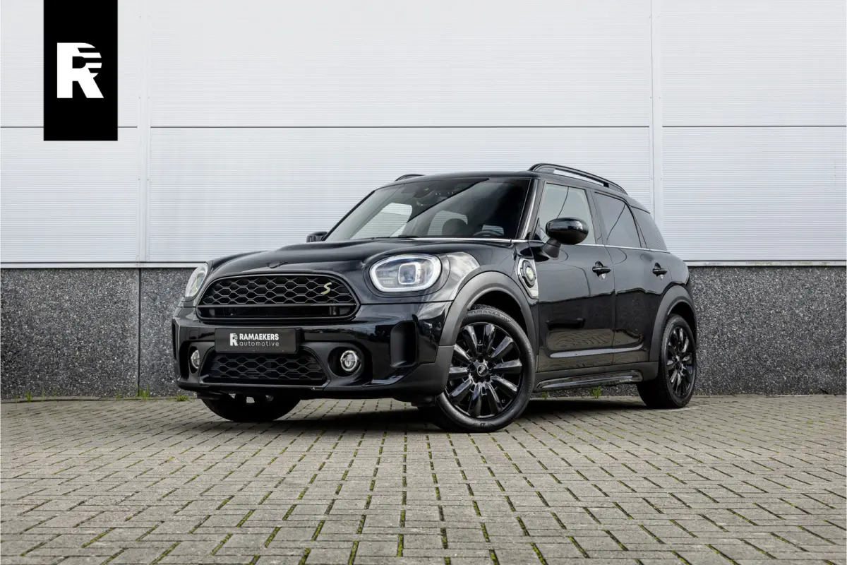 1.5 Cooper ALL4 Leder / Camera / 18 inch / Carplay