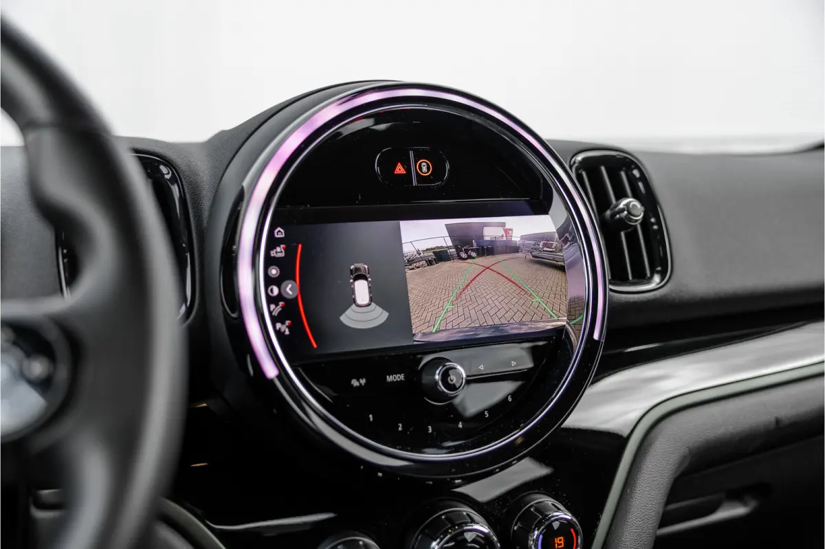 1.5 Cooper ALL4 Leder / Camera / 18 inch / Carplay