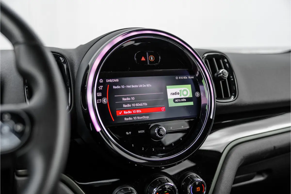 1.5 Cooper ALL4 Leder / Camera / 18 inch / Carplay