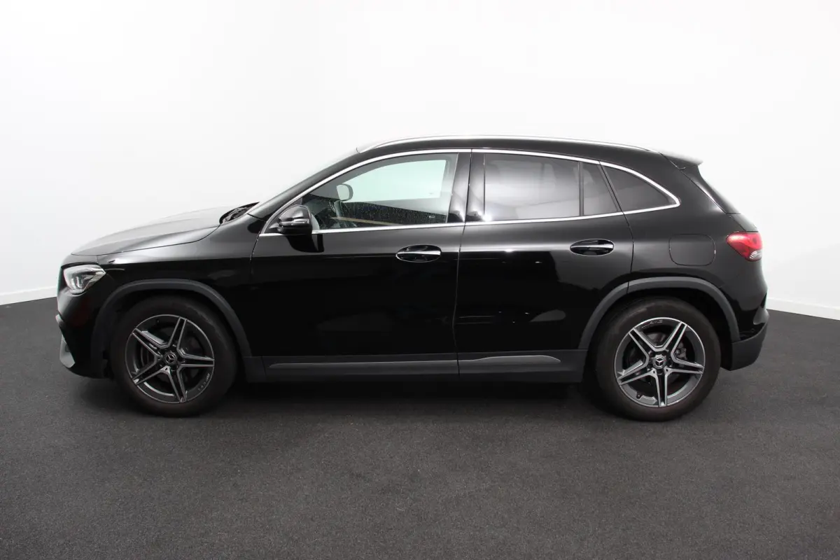 200 Automaat AMG Line Navigatie Climate Control Camera Parkeer sensoren Stoelverwarming Electrisch bedienbare achterklep Dab Led Sfeerverlichting Extra Getint Glas