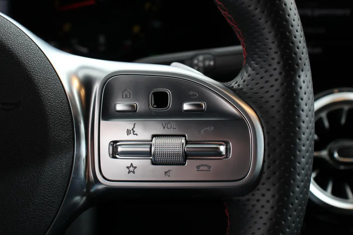 200 Automaat AMG Line Navigatie Climate Control Camera Parkeer sensoren Stoelverwarming Electrisch bedienbare achterklep Dab Led Sfeerverlichting Extra Getint Glas