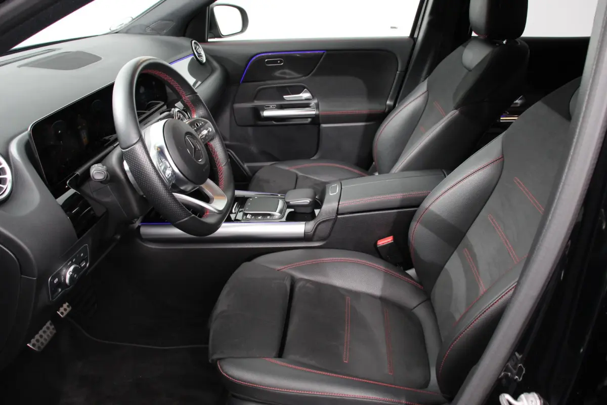 200 Automaat AMG Line Navigatie Climate Control Camera Parkeer sensoren Stoelverwarming Electrisch bedienbare achterklep Dab Led Sfeerverlichting Extra Getint Glas
