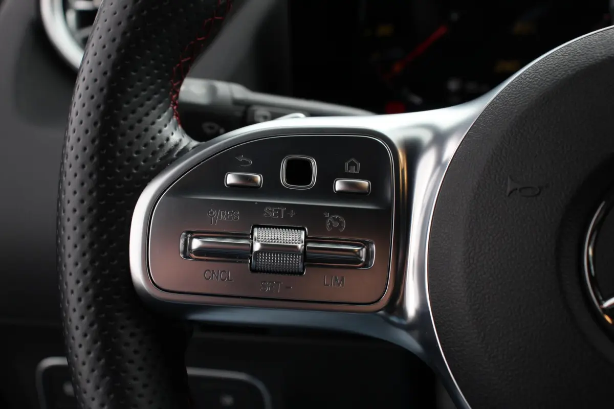 200 Automaat AMG Line Navigatie Climate Control Camera Parkeer sensoren Stoelverwarming Electrisch bedienbare achterklep Dab Led Sfeerverlichting Extra Getint Glas