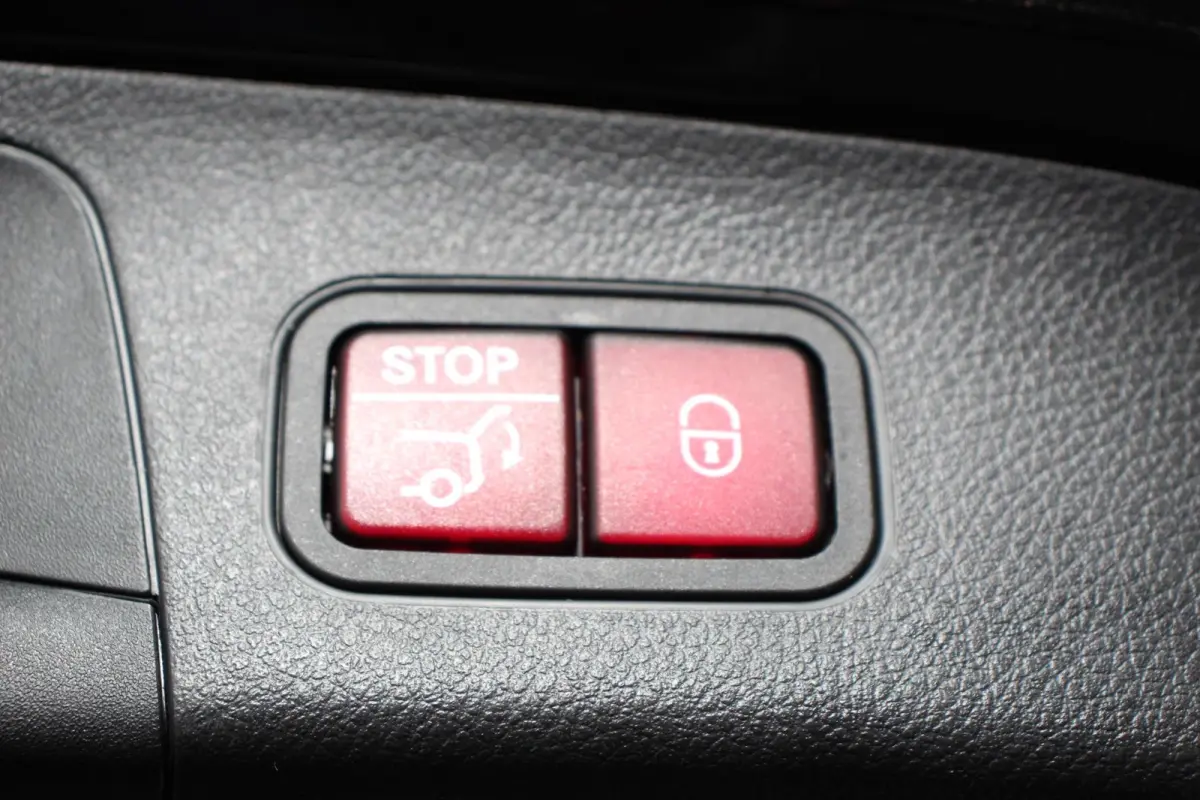200 Automaat AMG Line Navigatie Climate Control Camera Parkeer sensoren Stoelverwarming Electrisch bedienbare achterklep Dab Led Sfeerverlichting Extra Getint Glas