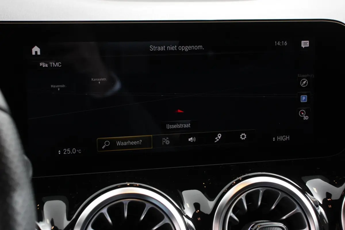 200 Automaat AMG Line Navigatie Climate Control Camera Parkeer sensoren Stoelverwarming Electrisch bedienbare achterklep Dab Led Sfeerverlichting Extra Getint Glas
