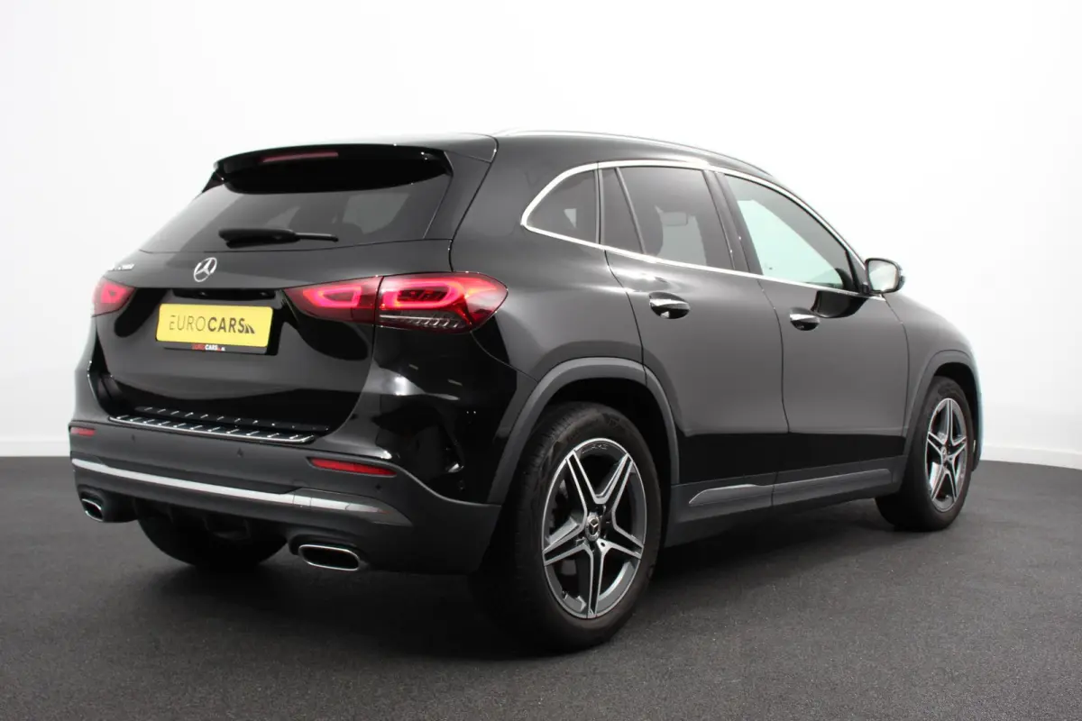 200 Automaat AMG Line Navigatie Climate Control Camera Parkeer sensoren Stoelverwarming Electrisch bedienbare achterklep Dab Led Sfeerverlichting Extra Getint Glas