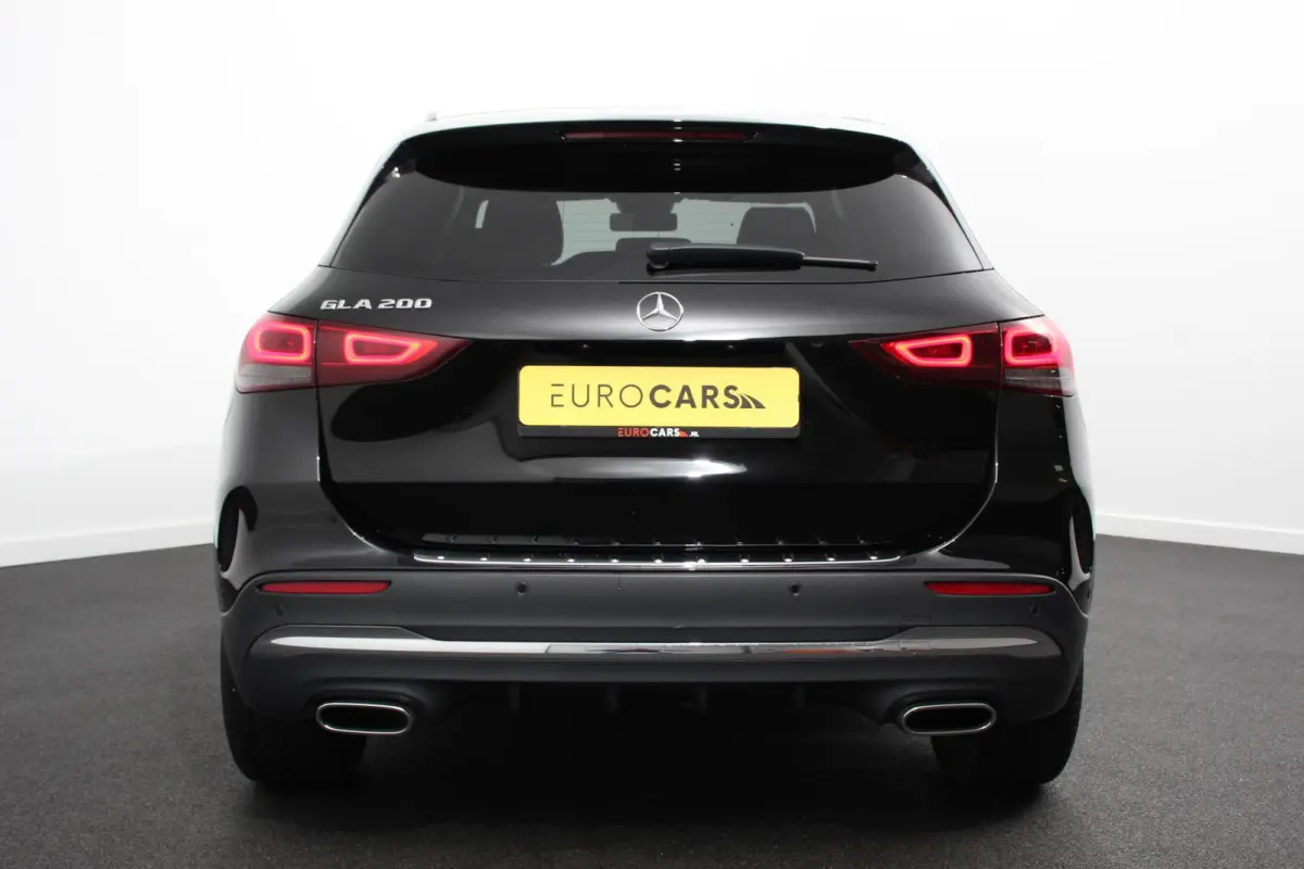 200 Automaat AMG Line Navigatie Climate Control Camera Parkeer sensoren Stoelverwarming Electrisch bedienbare achterklep Dab Led Sfeerverlichting Extra Getint Glas