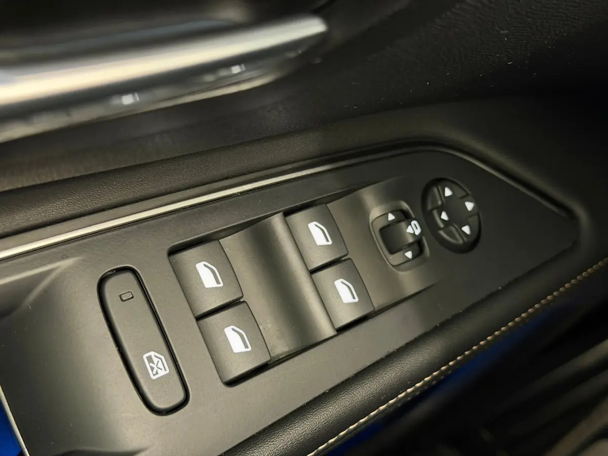 1.2 Hybrid GT Panorama Dak | Elek. Stoelen met Massage | Elek. Achterklep | Alcantara | Adaptieve Cruise | keyless | LED | Carplay | Airco (automatisch) | Apple Carplay/Android Auto|telefoon