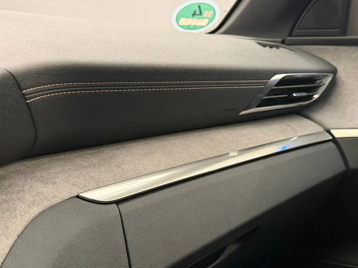1.2 Hybrid GT Panorama Dak | Elek. Stoelen met Massage | Elek. Achterklep | Alcantara | Adaptieve Cruise | keyless | LED | Carplay | Airco (automatisch) | Apple Carplay/Android Auto|telefoon