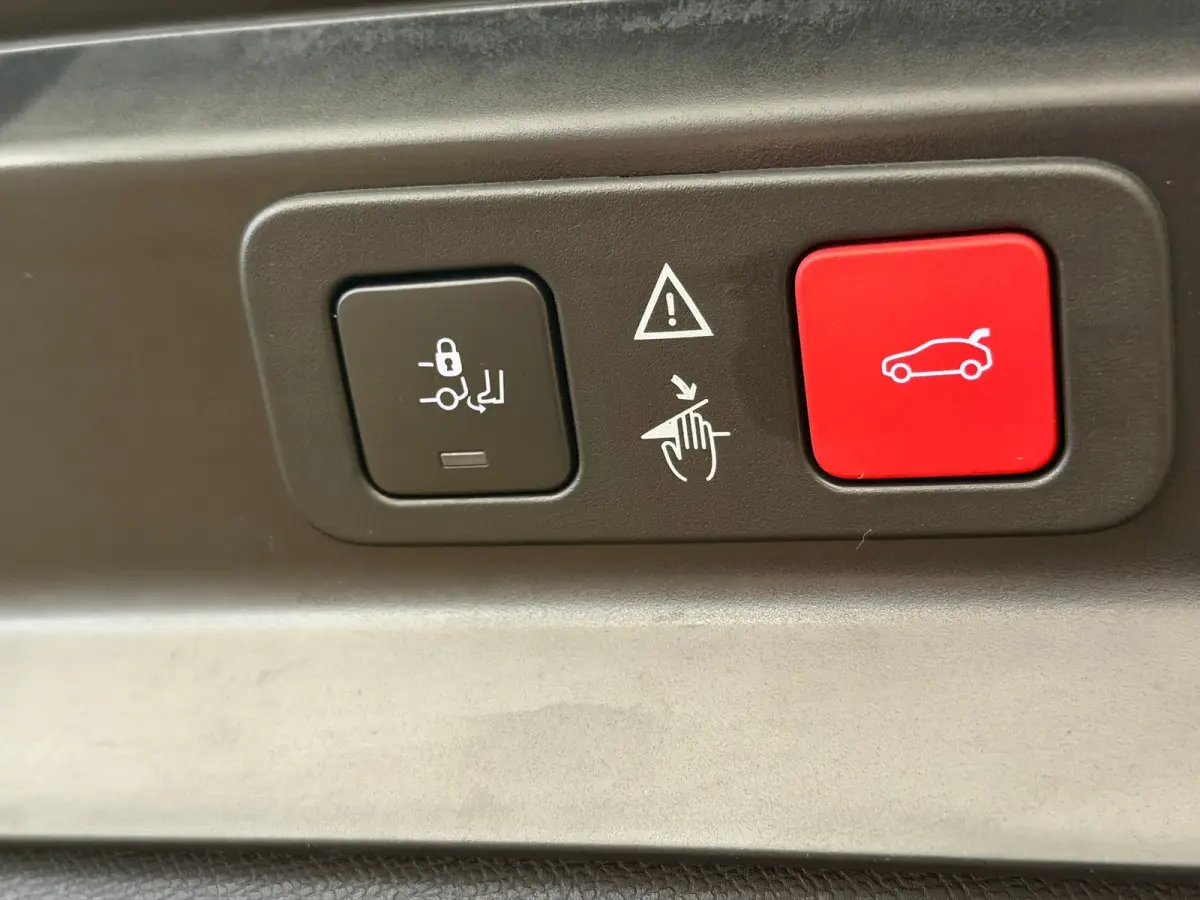1.2 Hybrid GT Panorama Dak | Elek. Stoelen met Massage | Elek. Achterklep | Alcantara | Adaptieve Cruise | keyless | LED | Carplay | Airco (automatisch) | Apple Carplay/Android Auto|telefoon