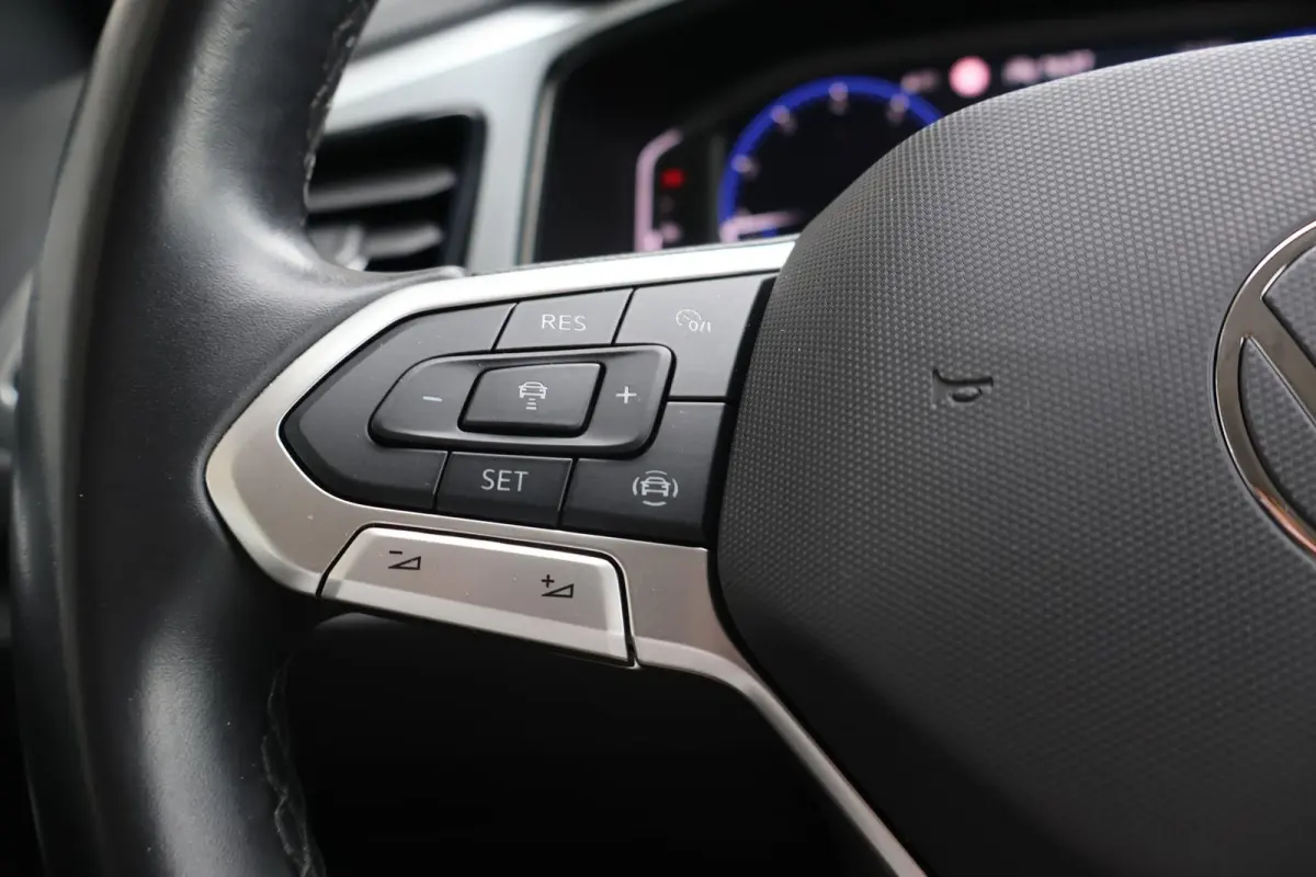 1.0 TSI 110pk Life | Navigatie | PDC | Climate Control | Carplay
