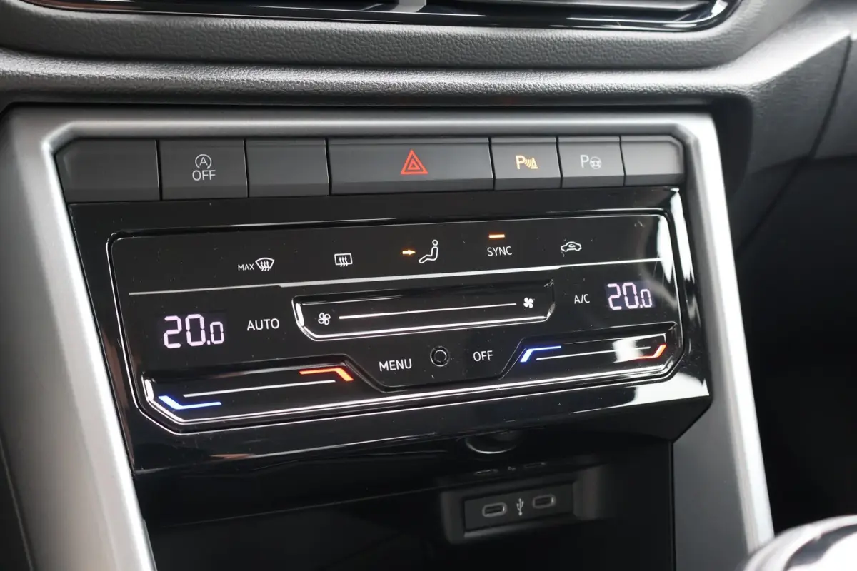 1.0 TSI 110pk Life | Navigatie | PDC | Climate Control | Carplay