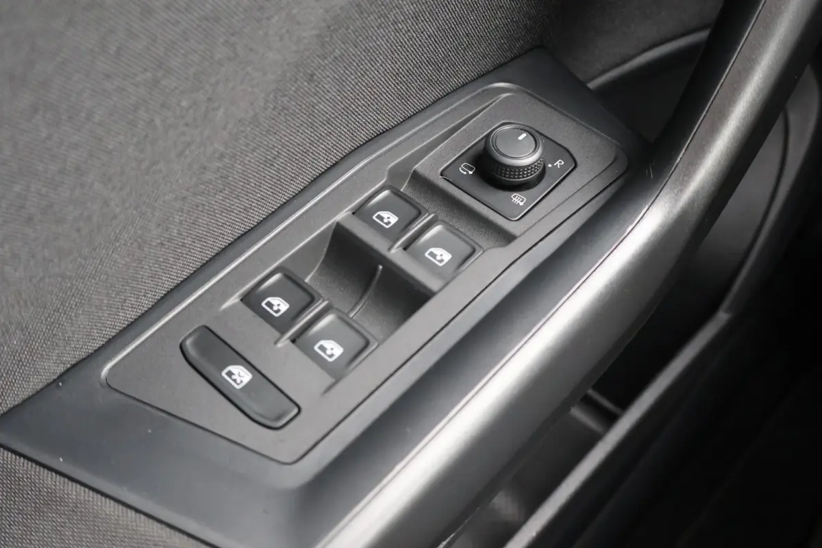 1.0 TSI 110pk Life | Navigatie | PDC | Climate Control | Carplay
