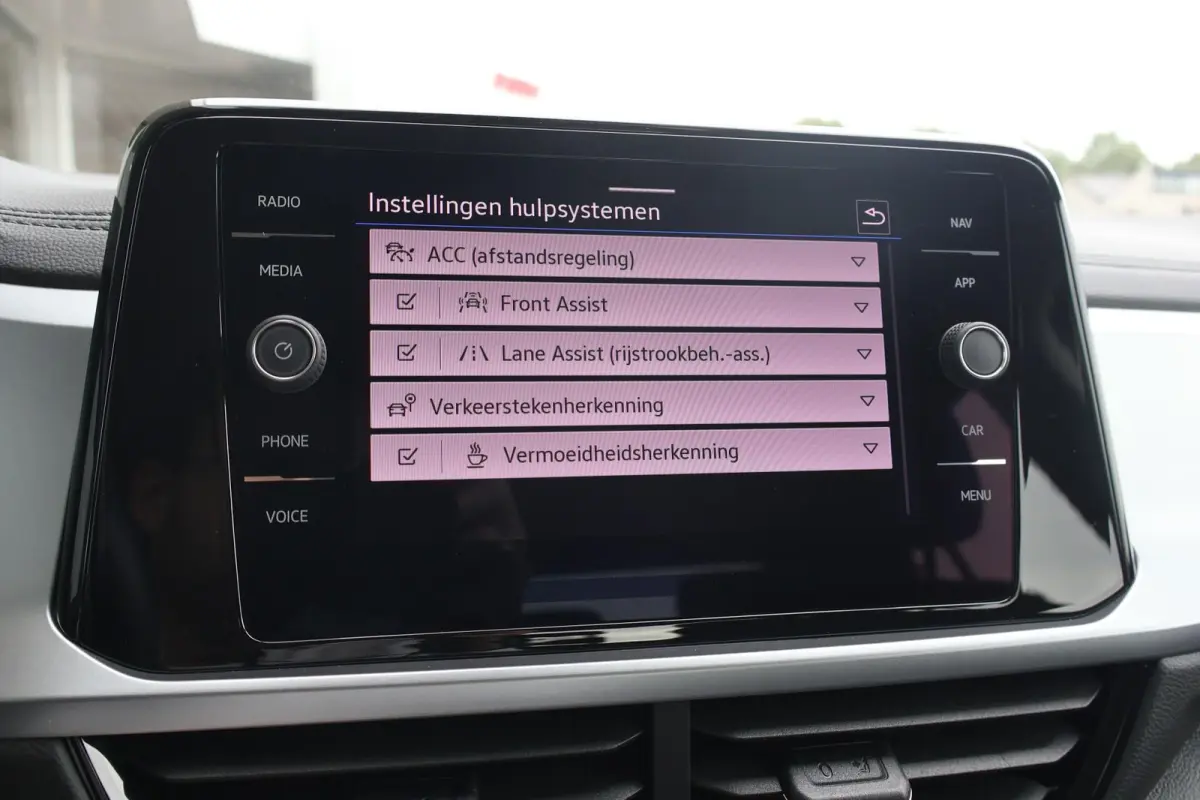 1.0 TSI 110pk Life | Navigatie | PDC | Climate Control | Carplay