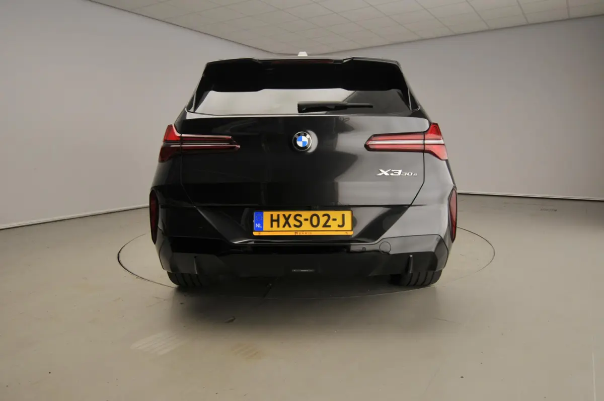 30e xDrive | M-Sportpakket | LED | Leder | HUD | Active cruise | Panoramadak | Trekhaak | DAB | Harman-kardon sound | Alu 20 inch