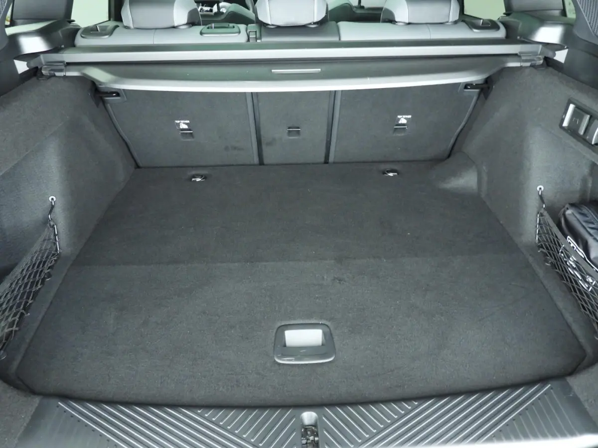 30e xDrive | M-Sportpakket | LED | Leder | HUD | Active cruise | Panoramadak | Trekhaak | DAB | Harman-kardon sound | Alu 20 inch