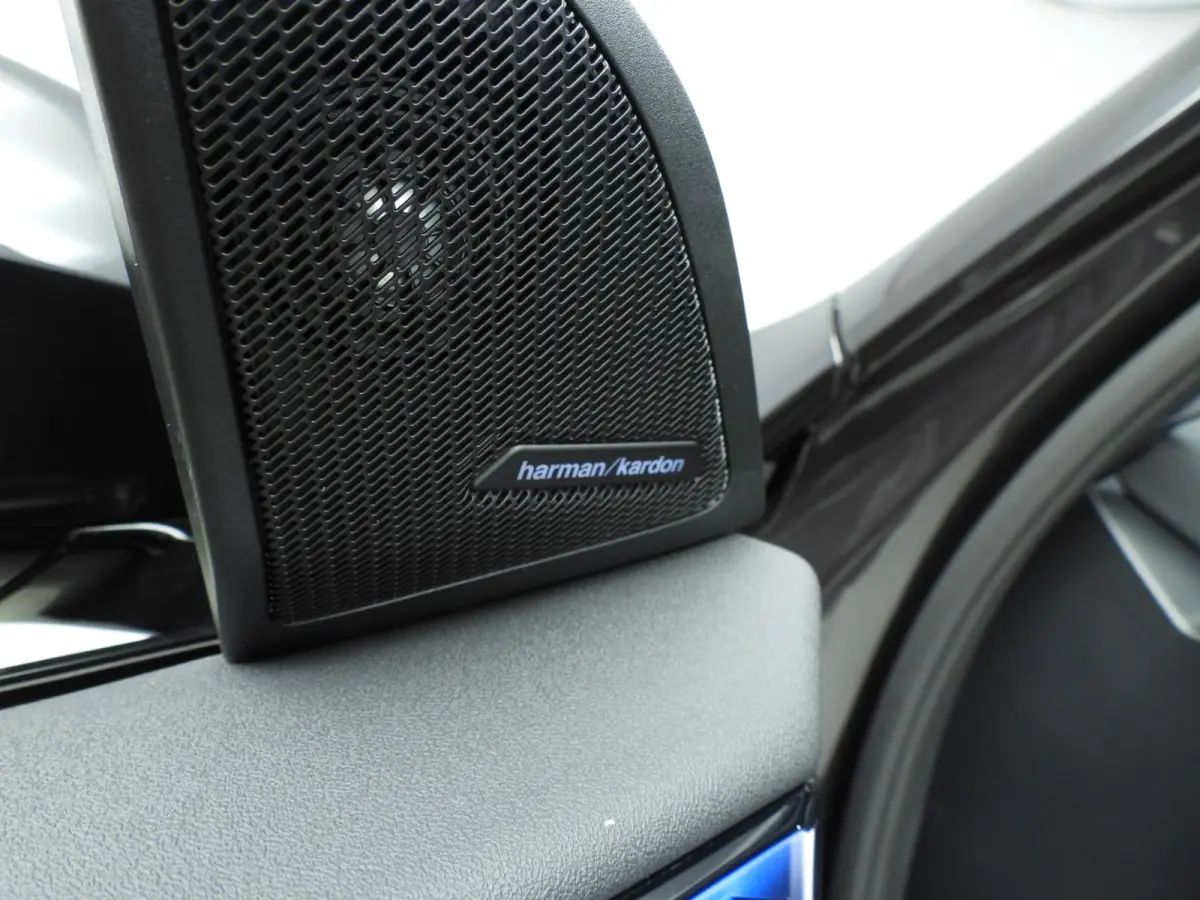 30e xDrive | M-Sportpakket | LED | Leder | HUD | Active cruise | Panoramadak | Trekhaak | DAB | Harman-kardon sound | Alu 20 inch