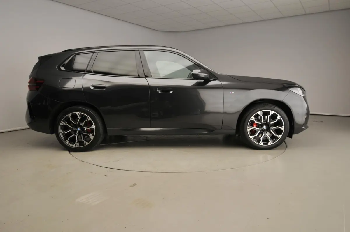 30e xDrive | M-Sportpakket | LED | Leder | HUD | Active cruise | Panoramadak | Trekhaak | DAB | Harman-kardon sound | Alu 20 inch
