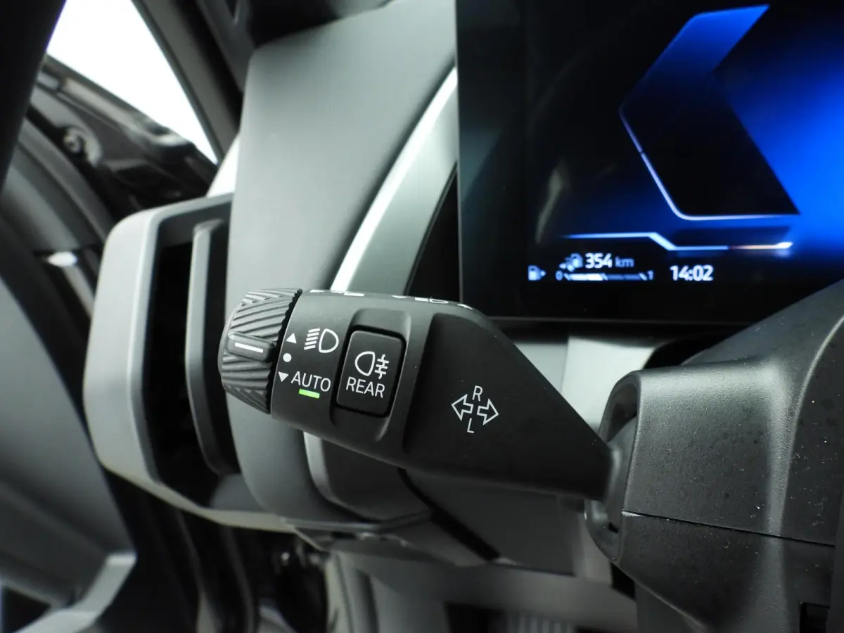 30e xDrive | M-Sportpakket | LED | Leder | HUD | Active cruise | Panoramadak | Trekhaak | DAB | Harman-kardon sound | Alu 20 inch