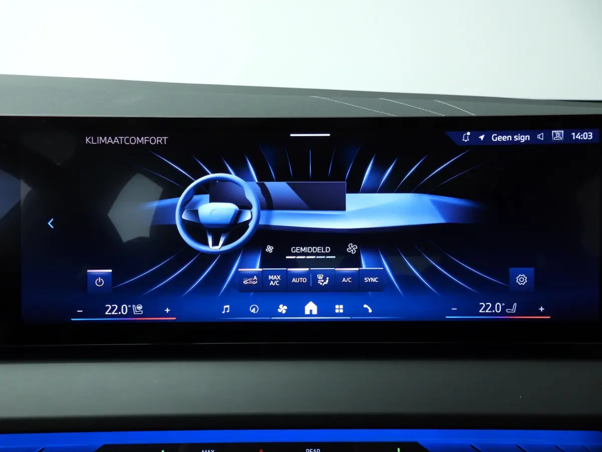 30e xDrive | M-Sportpakket | LED | Leder | HUD | Active cruise | Panoramadak | Trekhaak | DAB | Harman-kardon sound | Alu 20 inch