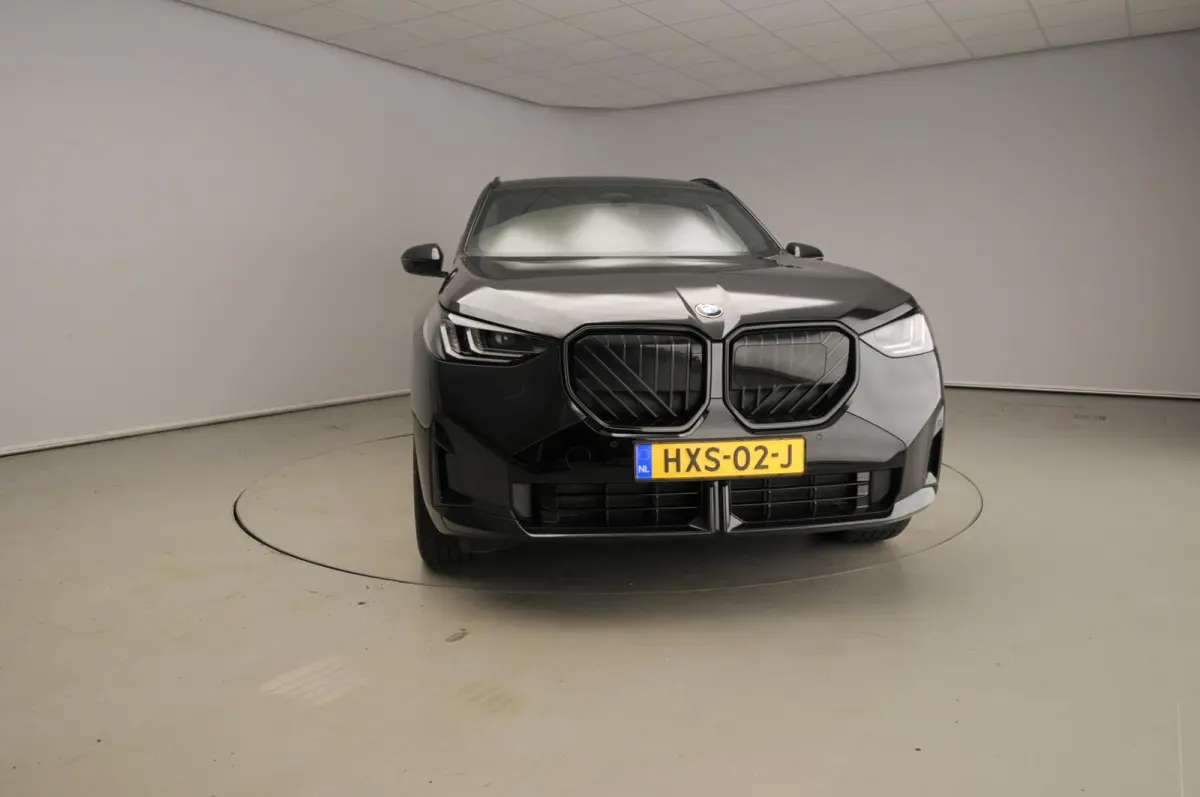 30e xDrive | M-Sportpakket | LED | Leder | HUD | Active cruise | Panoramadak | Trekhaak | DAB | Harman-kardon sound | Alu 20 inch