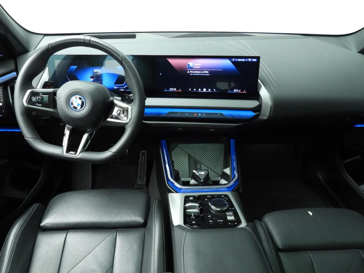 30e xDrive | M-Sportpakket | LED | Leder | HUD | Active cruise | Panoramadak | Trekhaak | DAB | Harman-kardon sound | Alu 20 inch