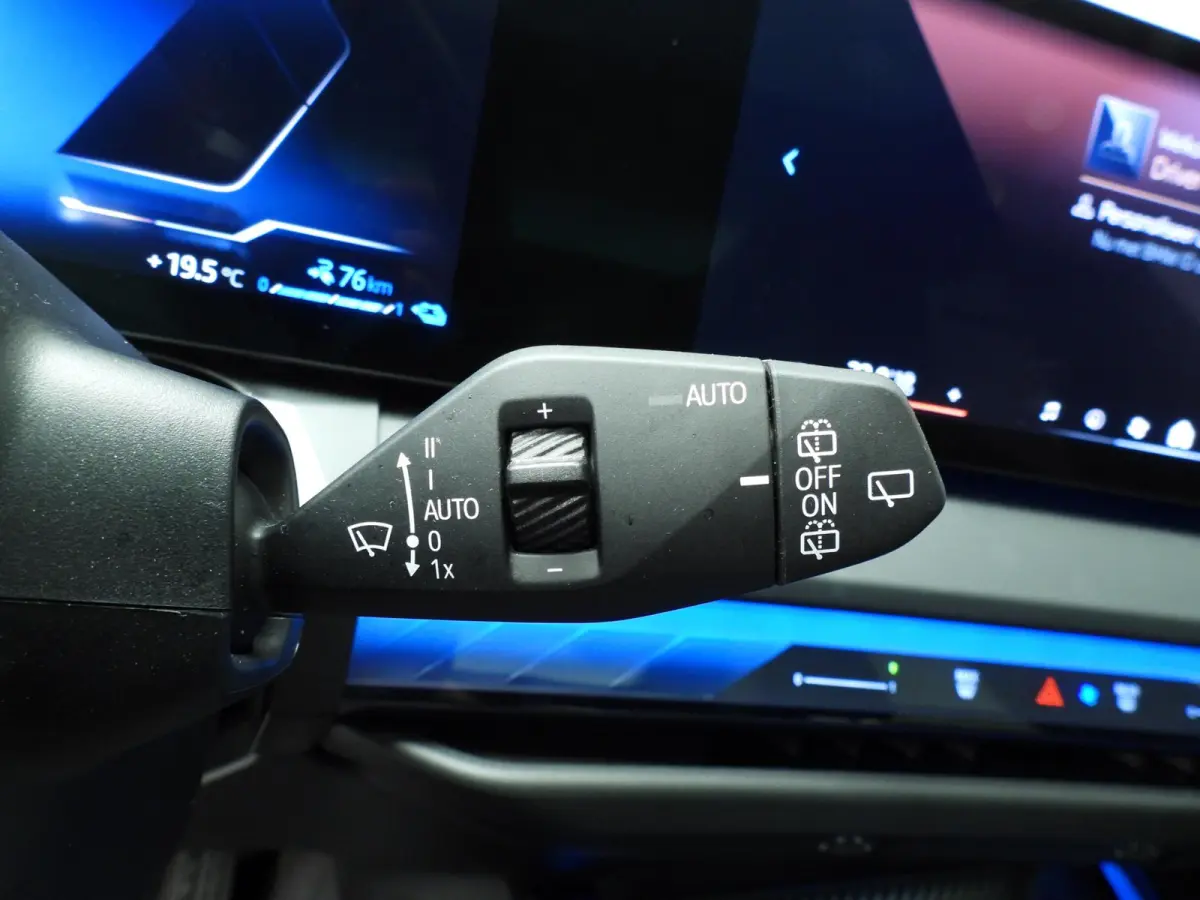 30e xDrive | M-Sportpakket | LED | Leder | HUD | Active cruise | Panoramadak | Trekhaak | DAB | Harman-kardon sound | Alu 20 inch