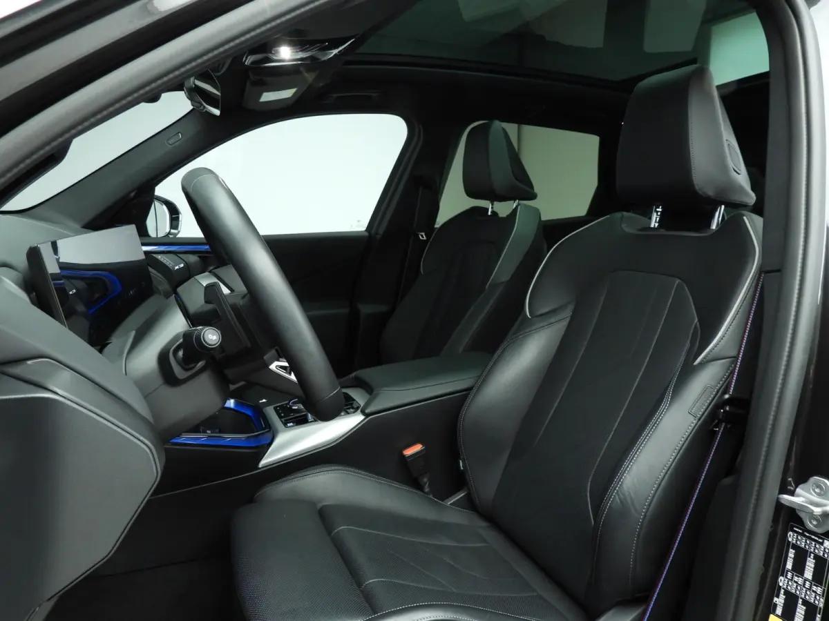 30e xDrive | M-Sportpakket | LED | Leder | HUD | Active cruise | Panoramadak | Trekhaak | DAB | Harman-kardon sound | Alu 20 inch