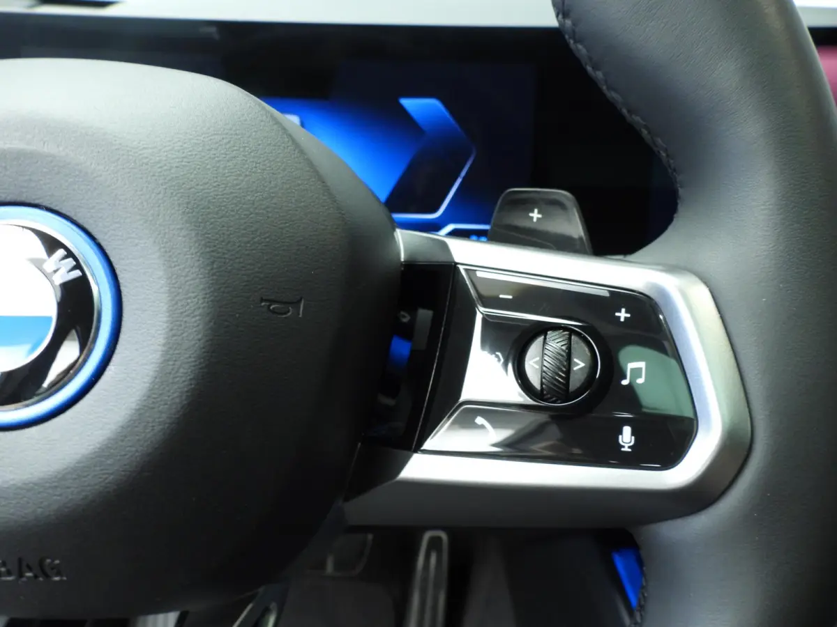 30e xDrive | M-Sportpakket | LED | Leder | HUD | Active cruise | Panoramadak | Trekhaak | DAB | Harman-kardon sound | Alu 20 inch