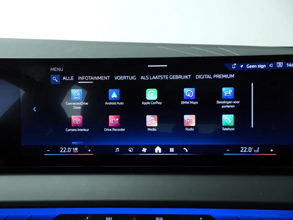 30e xDrive | M-Sportpakket | LED | Leder | HUD | Active cruise | Panoramadak | Trekhaak | DAB | Harman-kardon sound | Alu 20 inch