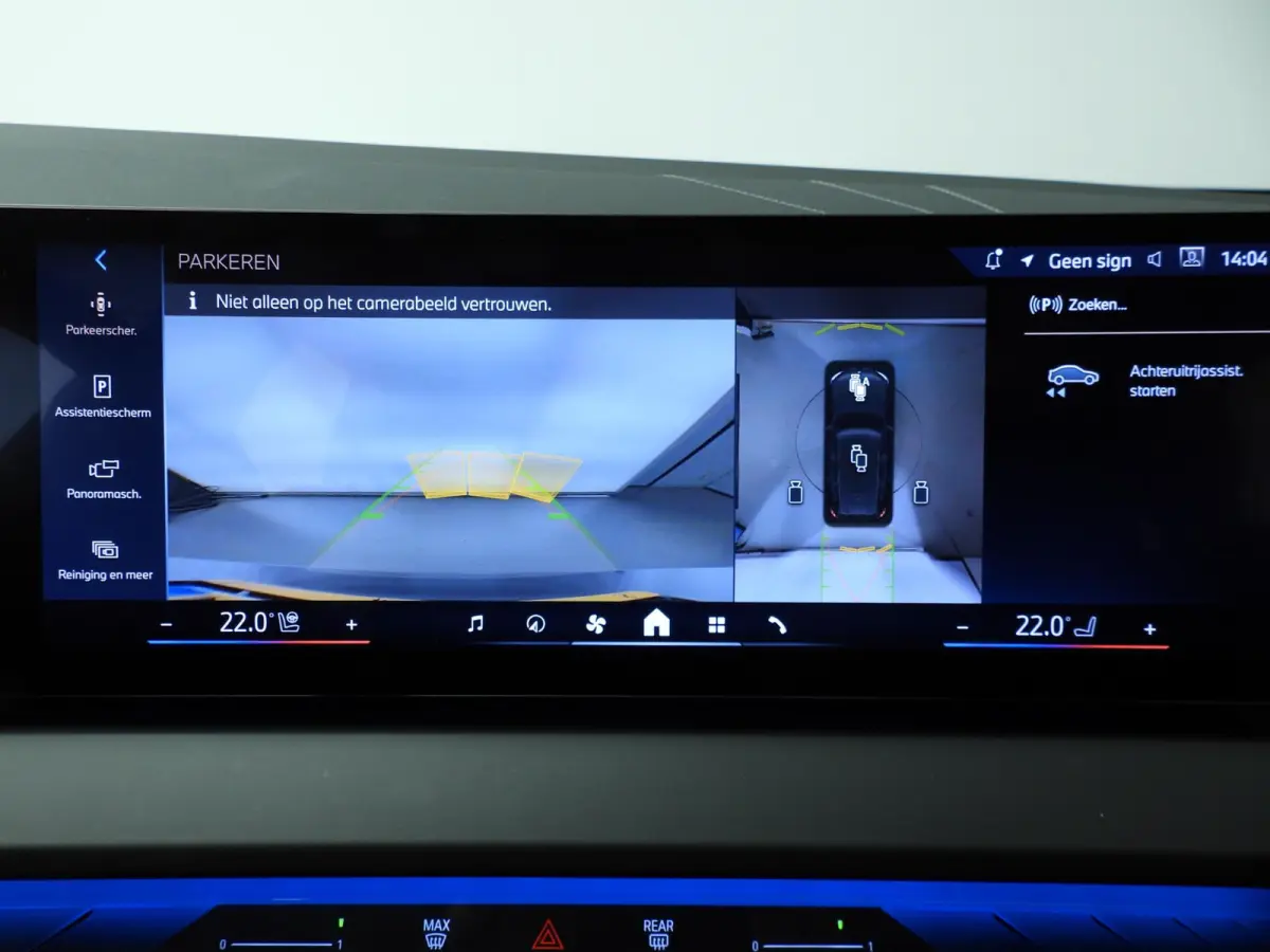 30e xDrive | M-Sportpakket | LED | Leder | HUD | Active cruise | Panoramadak | Trekhaak | DAB | Harman-kardon sound | Alu 20 inch