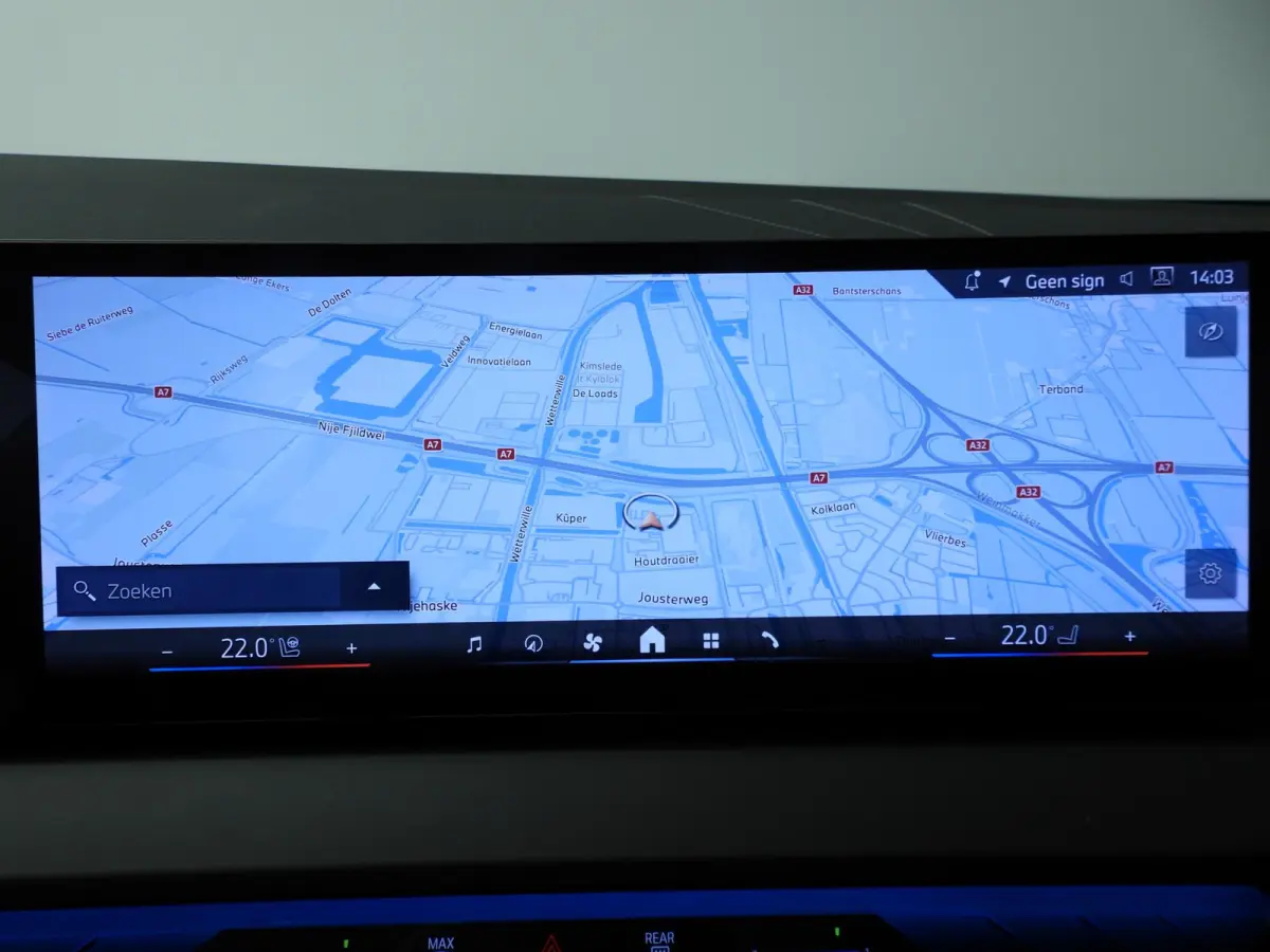 30e xDrive | M-Sportpakket | LED | Leder | HUD | Active cruise | Panoramadak | Trekhaak | DAB | Harman-kardon sound | Alu 20 inch