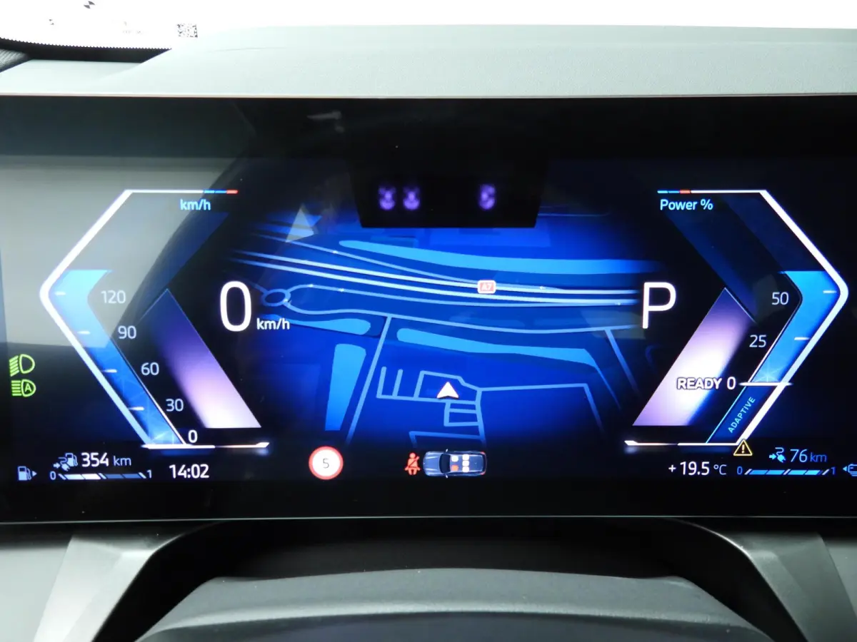 30e xDrive | M-Sportpakket | LED | Leder | HUD | Active cruise | Panoramadak | Trekhaak | DAB | Harman-kardon sound | Alu 20 inch