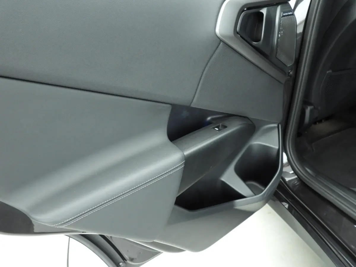30e xDrive | M-Sportpakket | LED | Leder | HUD | Active cruise | Panoramadak | Trekhaak | DAB | Harman-kardon sound | Alu 20 inch