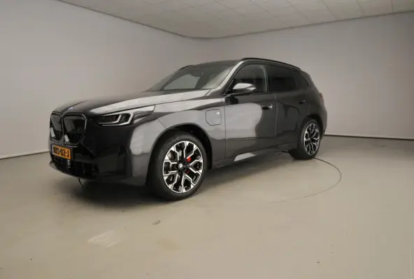 30e xDrive | M-Sportpakket | LED | Leder | HUD | Active cruise | Panoramadak | Trekhaak | DAB | Harman-kardon sound | Alu 20 inch