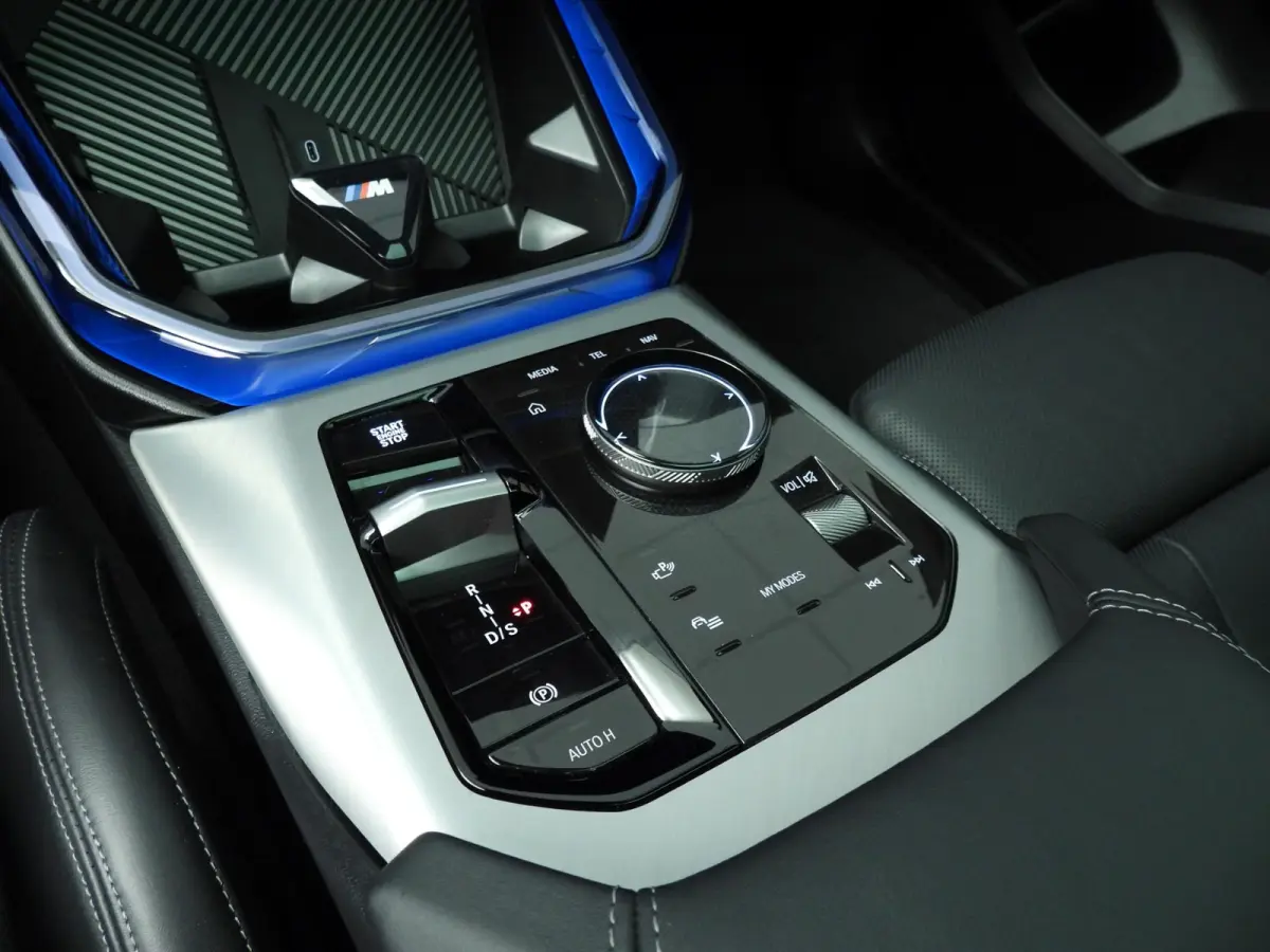 30e xDrive | M-Sportpakket | LED | Leder | HUD | Active cruise | Panoramadak | Trekhaak | DAB | Harman-kardon sound | Alu 20 inch