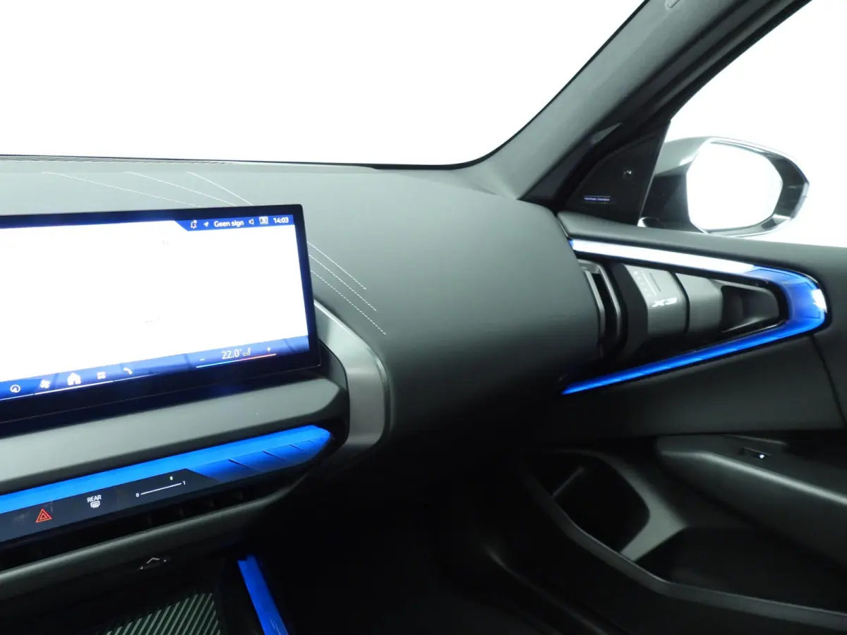 30e xDrive | M-Sportpakket | LED | Leder | HUD | Active cruise | Panoramadak | Trekhaak | DAB | Harman-kardon sound | Alu 20 inch