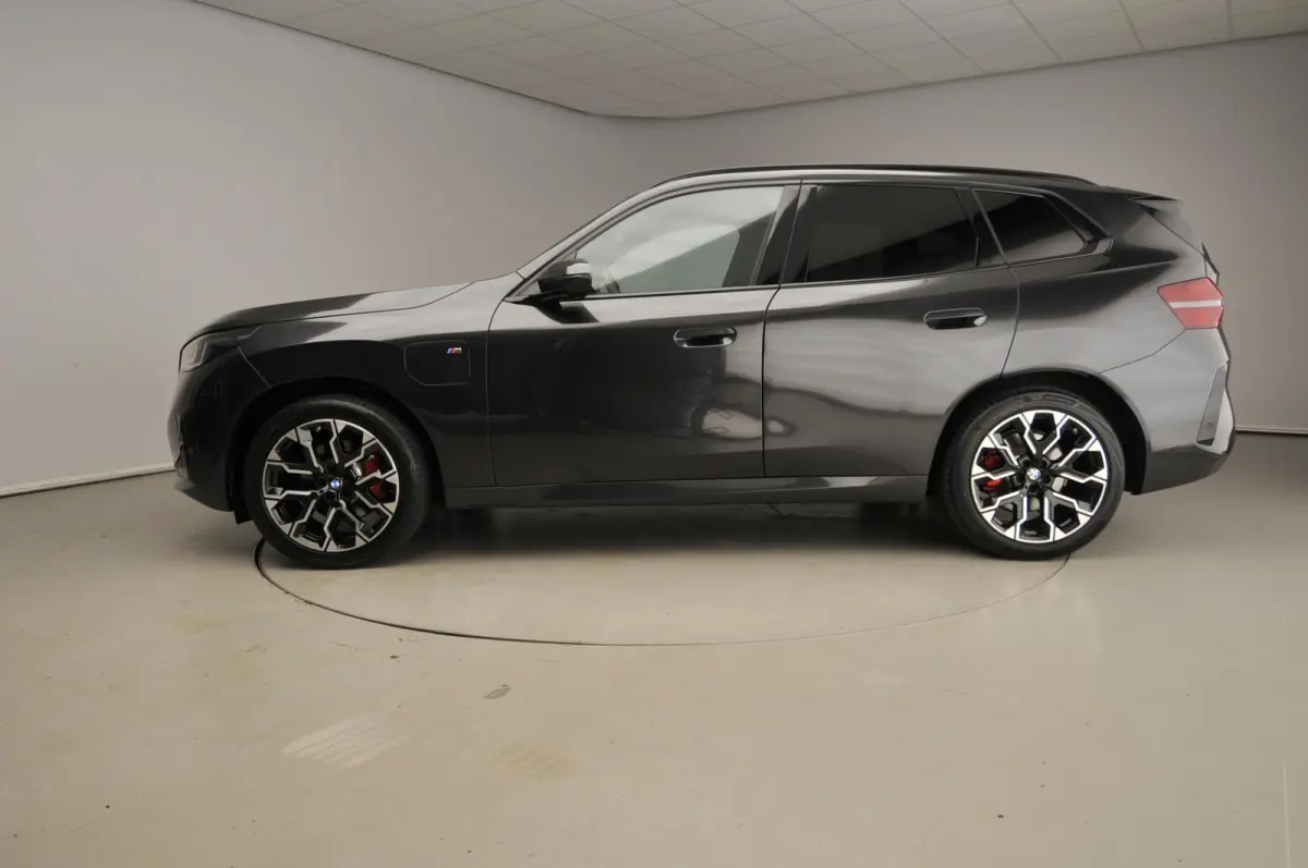 30e xDrive | M-Sportpakket | LED | Leder | HUD | Active cruise | Panoramadak | Trekhaak | DAB | Harman-kardon sound | Alu 20 inch