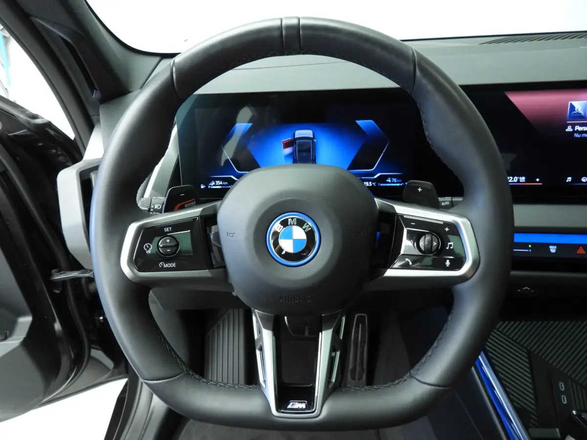 30e xDrive | M-Sportpakket | LED | Leder | HUD | Active cruise | Panoramadak | Trekhaak | DAB | Harman-kardon sound | Alu 20 inch