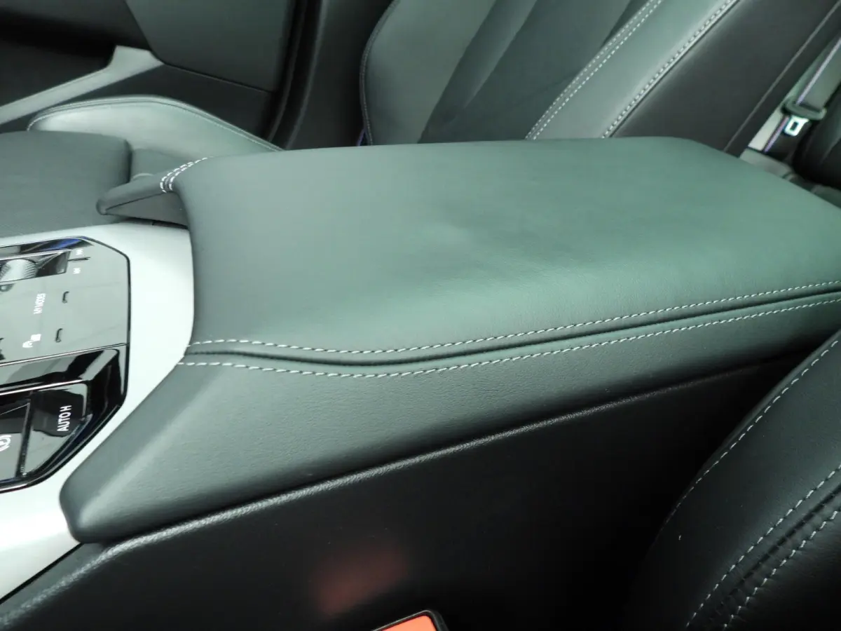 30e xDrive | M-Sportpakket | LED | Leder | HUD | Active cruise | Panoramadak | Trekhaak | DAB | Harman-kardon sound | Alu 20 inch