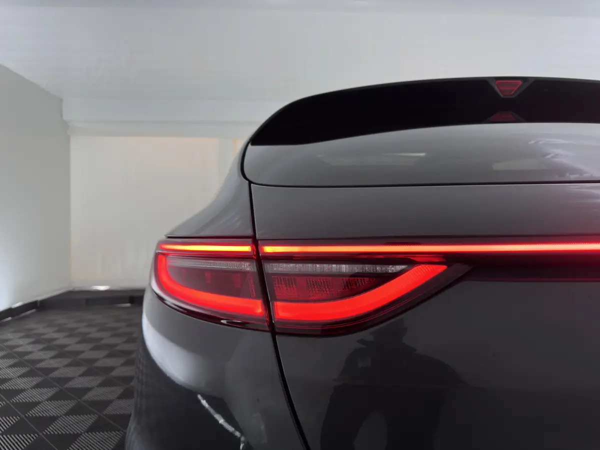 1.6 T-GDi GT (INCL.BTW) *PANO | LEATHER-MICROFIBRE | FULL-LED | MEMORY-PACK | JBL-SOUND | ADAPTIVE-CRUISE | BLIND-SPOT | HEATED-SPORTSEATS | CAMERA | KEYLESS | DIGI-COCKPIT | NAVI-FULLMAP | 