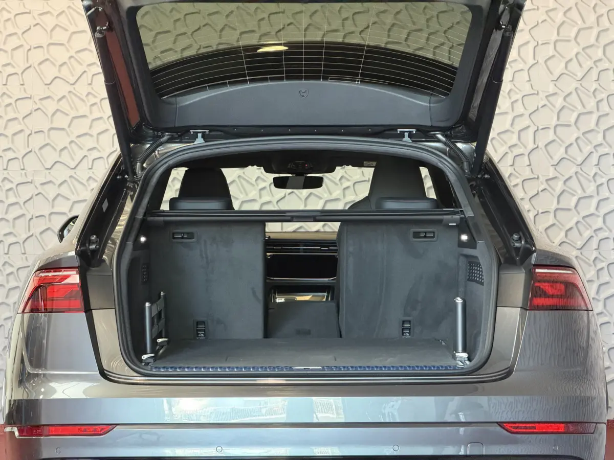60 TFSI E COMPETITION LUCHTVERING SOFT.CLOSE 23''LMV B&O ACHTERAS.BST VALCONA LEER TREKHAAK HEADUP CARBON.INT MATRIX/LASER NIEUWE ONGEBRUIKTE AUTO