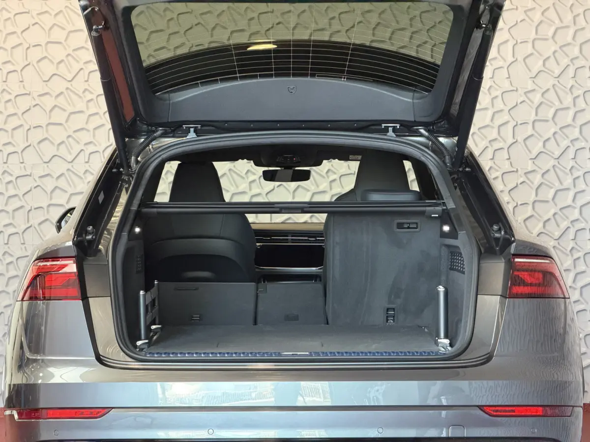 60 TFSI E COMPETITION LUCHTVERING SOFT.CLOSE 23''LMV B&O ACHTERAS.BST VALCONA LEER TREKHAAK HEADUP CARBON.INT MATRIX/LASER NIEUWE ONGEBRUIKTE AUTO