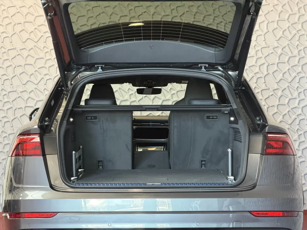 60 TFSI E COMPETITION LUCHTVERING SOFT.CLOSE 23''LMV B&O ACHTERAS.BST VALCONA LEER TREKHAAK HEADUP CARBON.INT MATRIX/LASER NIEUWE ONGEBRUIKTE AUTO