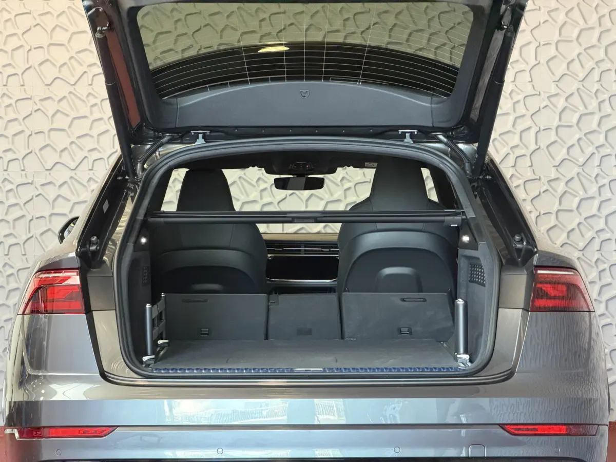 60 TFSI E COMPETITION LUCHTVERING SOFT.CLOSE 23''LMV B&O ACHTERAS.BST VALCONA LEER TREKHAAK HEADUP CARBON.INT MATRIX/LASER NIEUWE ONGEBRUIKTE AUTO
