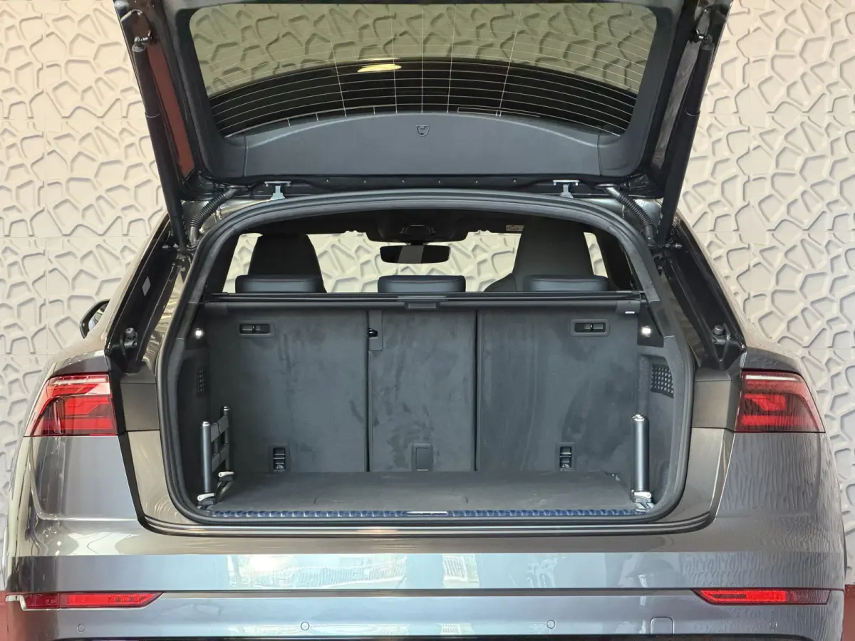 60 TFSI E COMPETITION LUCHTVERING SOFT.CLOSE 23''LMV B&O ACHTERAS.BST VALCONA LEER TREKHAAK HEADUP CARBON.INT MATRIX/LASER NIEUWE ONGEBRUIKTE AUTO